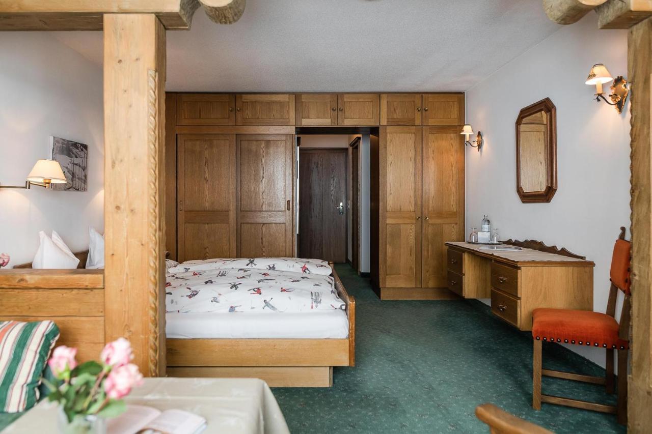 Bed&Breakfast Hotel Guggis Zürs Esterno foto