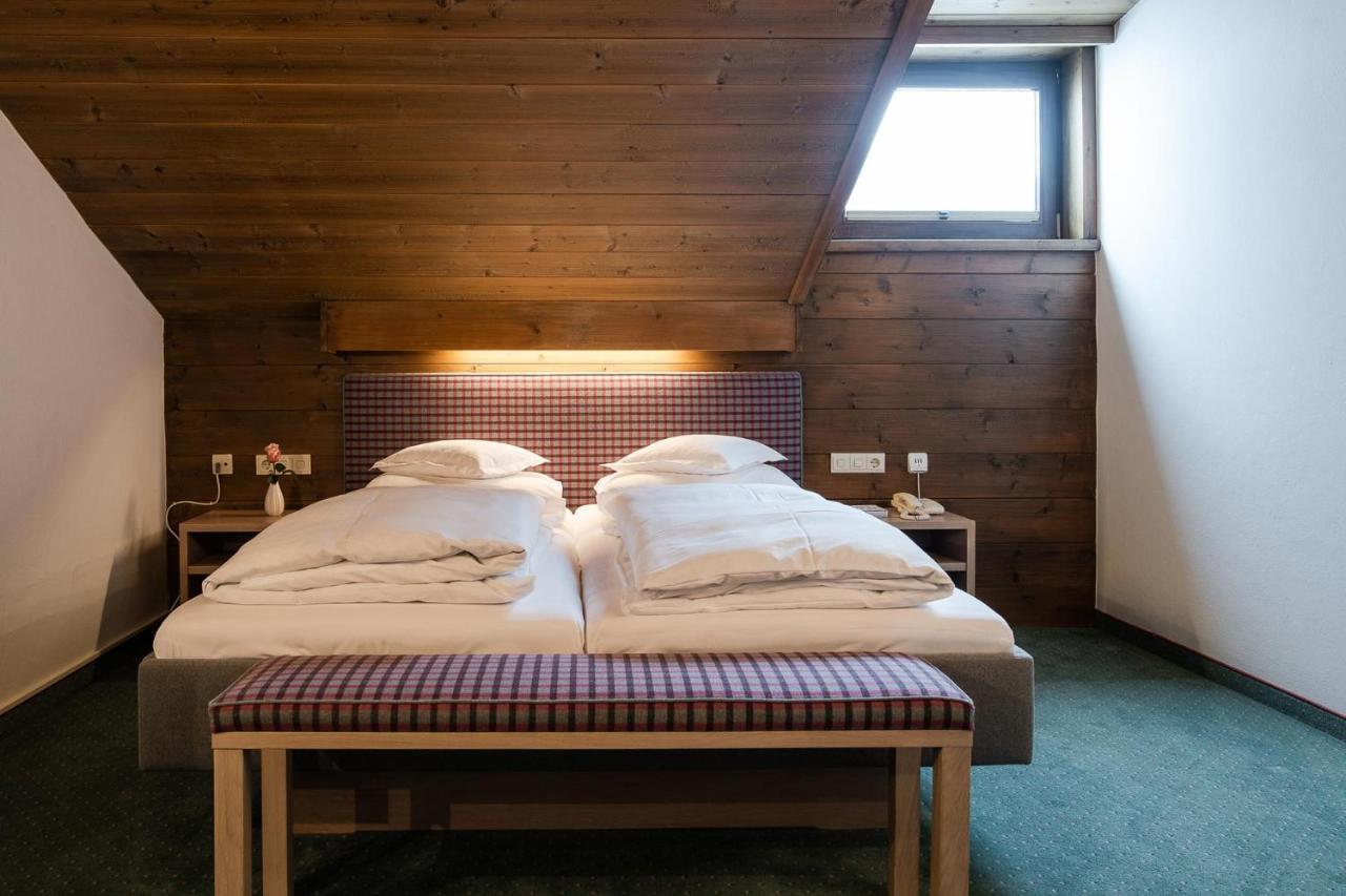 Bed&Breakfast Hotel Guggis Zürs Esterno foto