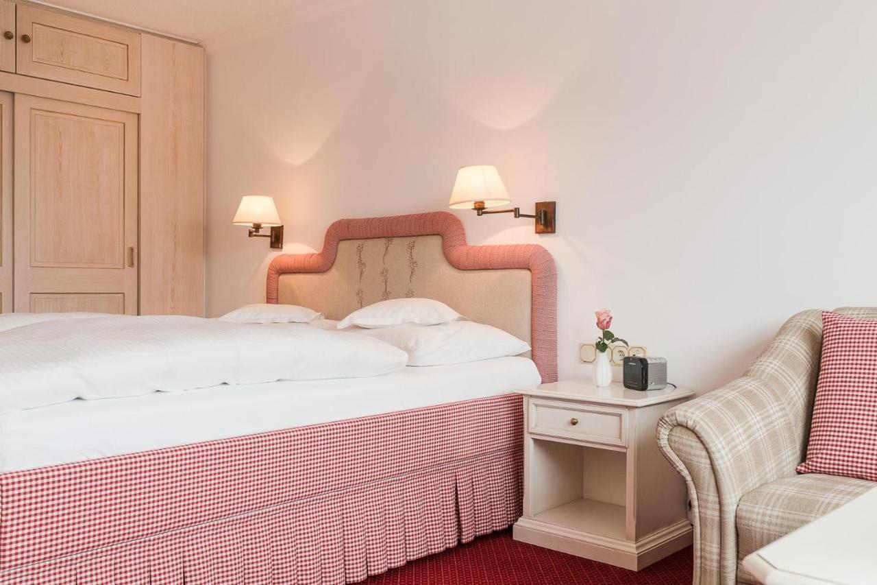 Bed&Breakfast Hotel Guggis Zürs Esterno foto