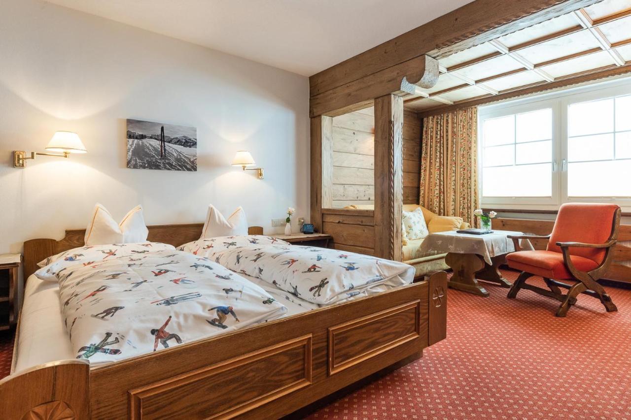 Bed&Breakfast Hotel Guggis Zürs Esterno foto