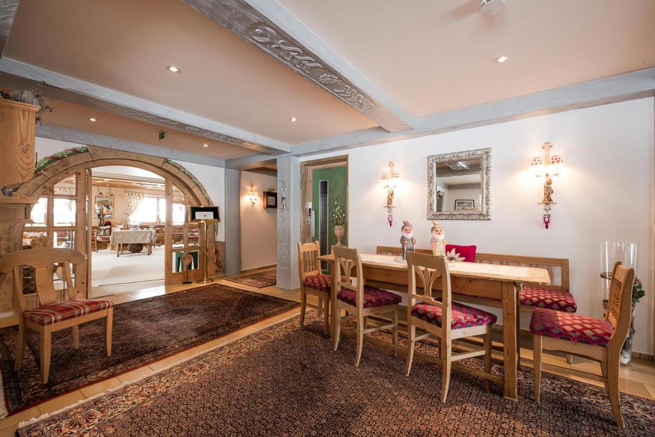 Bed&Breakfast Hotel Guggis Zürs Esterno foto
