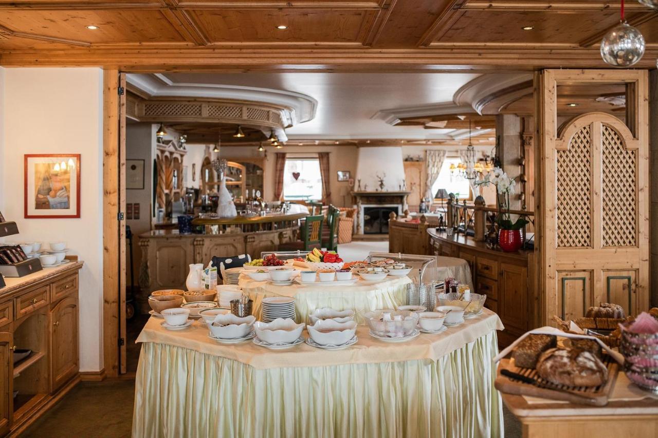 Bed&Breakfast Hotel Guggis Zürs Esterno foto