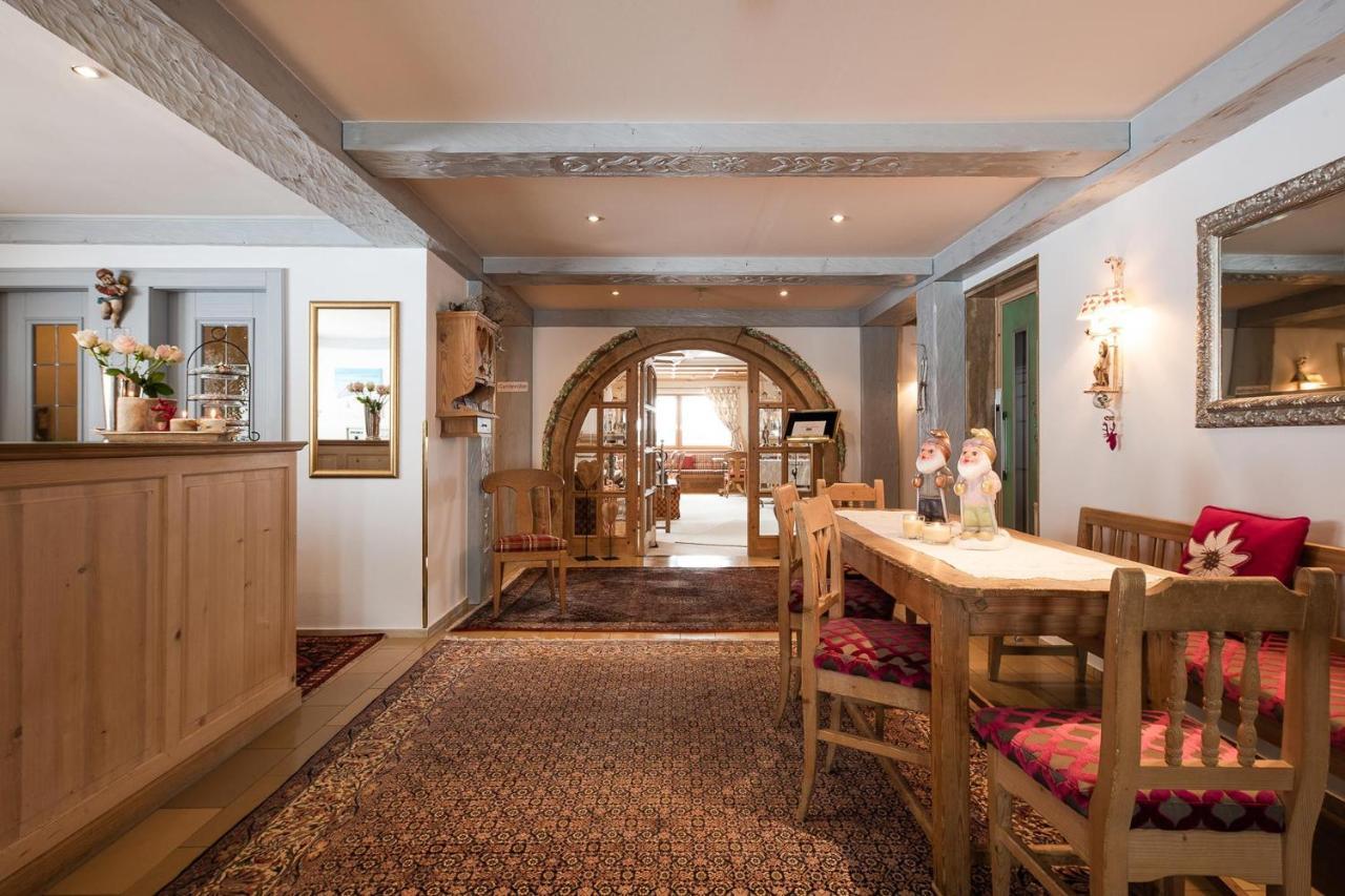 Bed&Breakfast Hotel Guggis Zürs Esterno foto