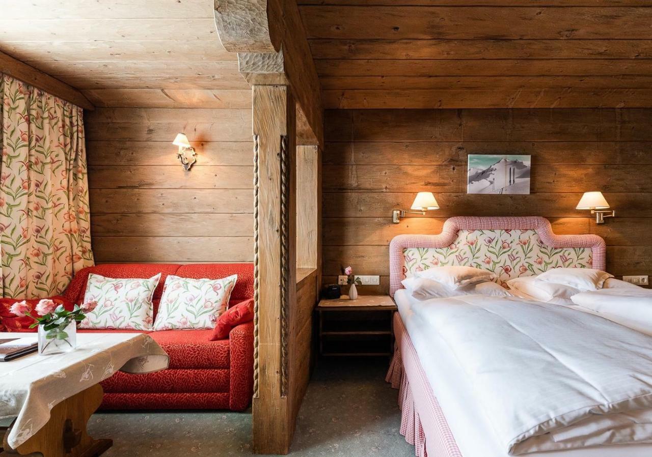Bed&Breakfast Hotel Guggis Zürs Esterno foto